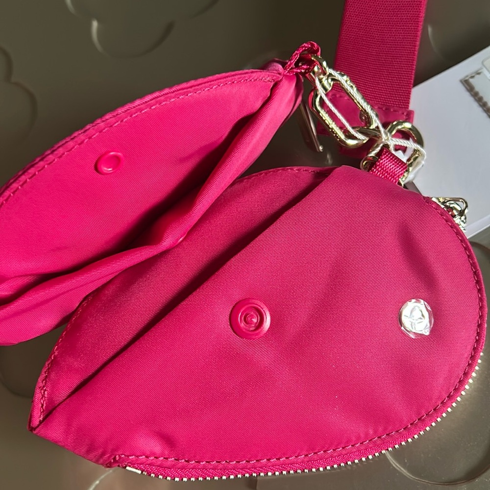 🆕 LULULEMON Dual Pouch Wristlet Heart Pink Passionate / Gold NWT - Picture 10 of 17